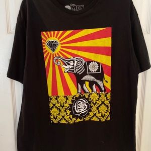 Vintage elephant diamond Asian sun rose logo T-shirt